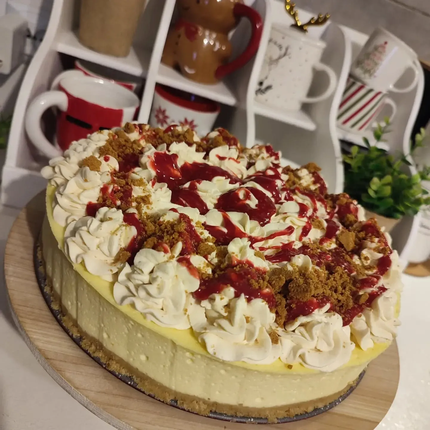 Sernik nowojorski z musem malinowym i korzenną kruszonką