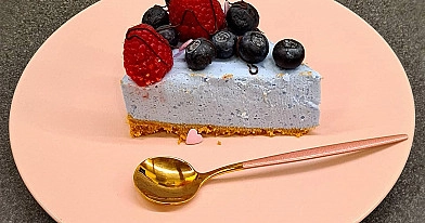 Veselīgā debeszilā biezpiena siera kūka bez cepšanas