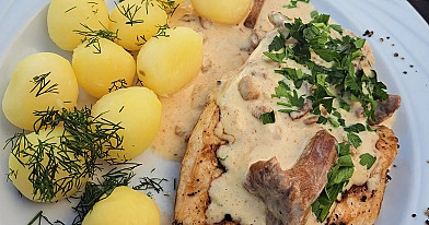 Greitai pagaminama balzamiko actu glazūruota vištienos krūtinėlė keptuvėje