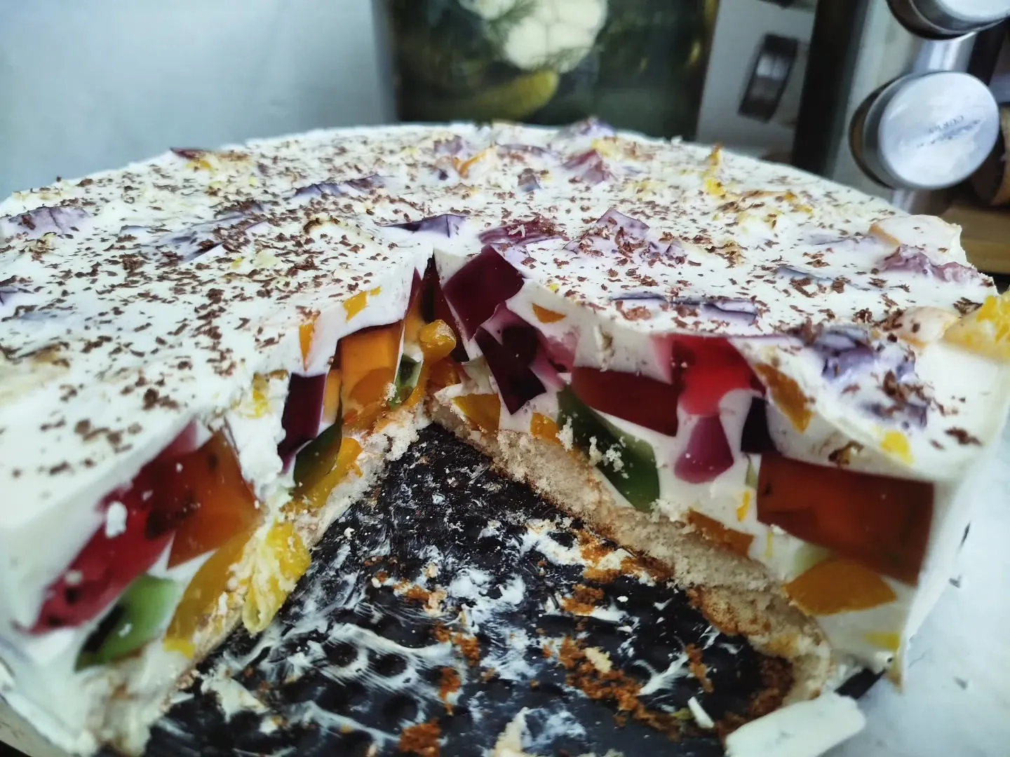 Galaretkowiec z owocami i śmietanką – lekki, kolorowy deser na każdą okazję