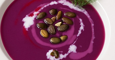 Krem z czerwonej kapusty o aksamitnej konsystencji i głębokim kolorze