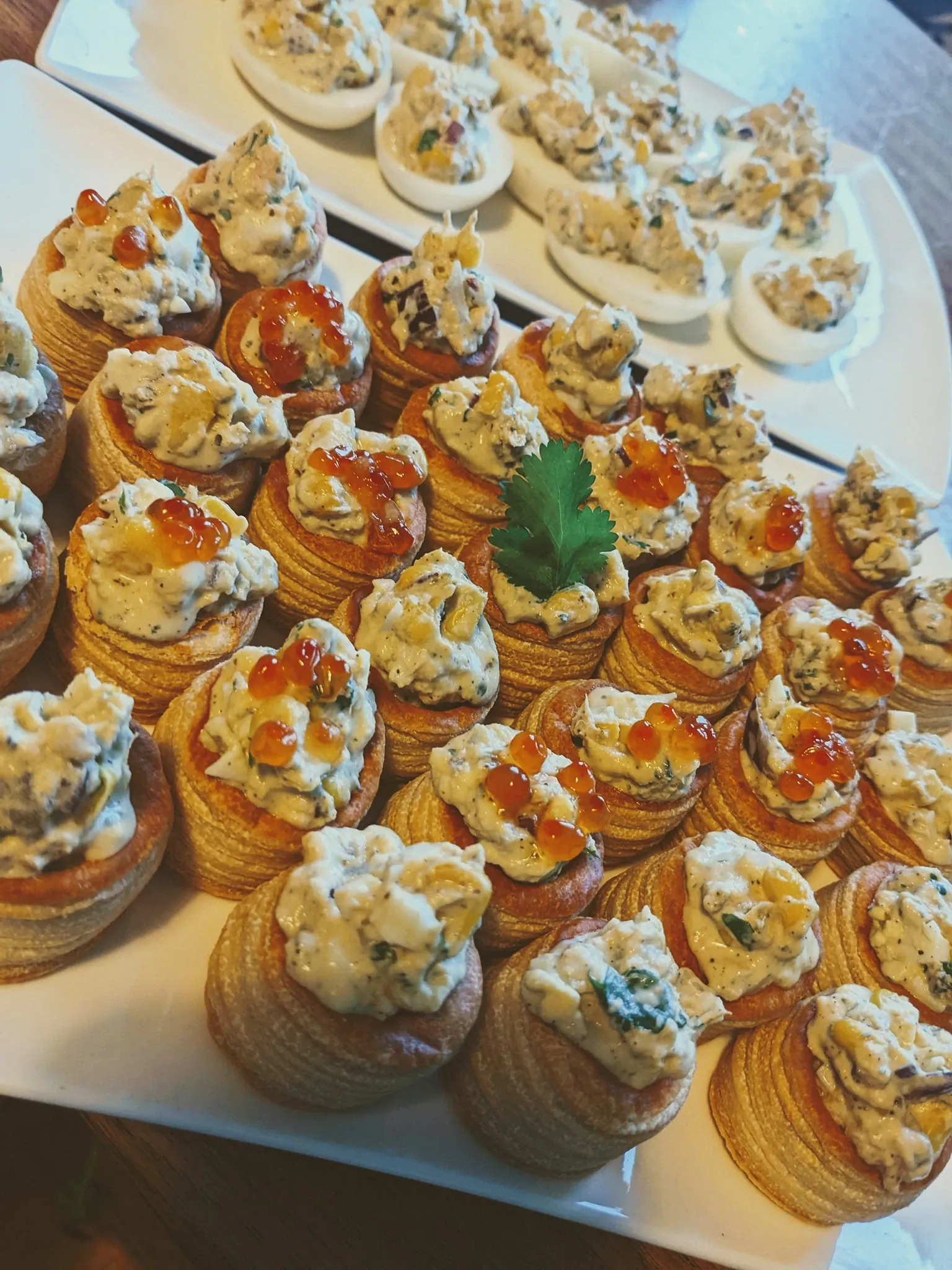 Vieno kąsnio tuno ir kiaušinių užkandžių krepšeliai