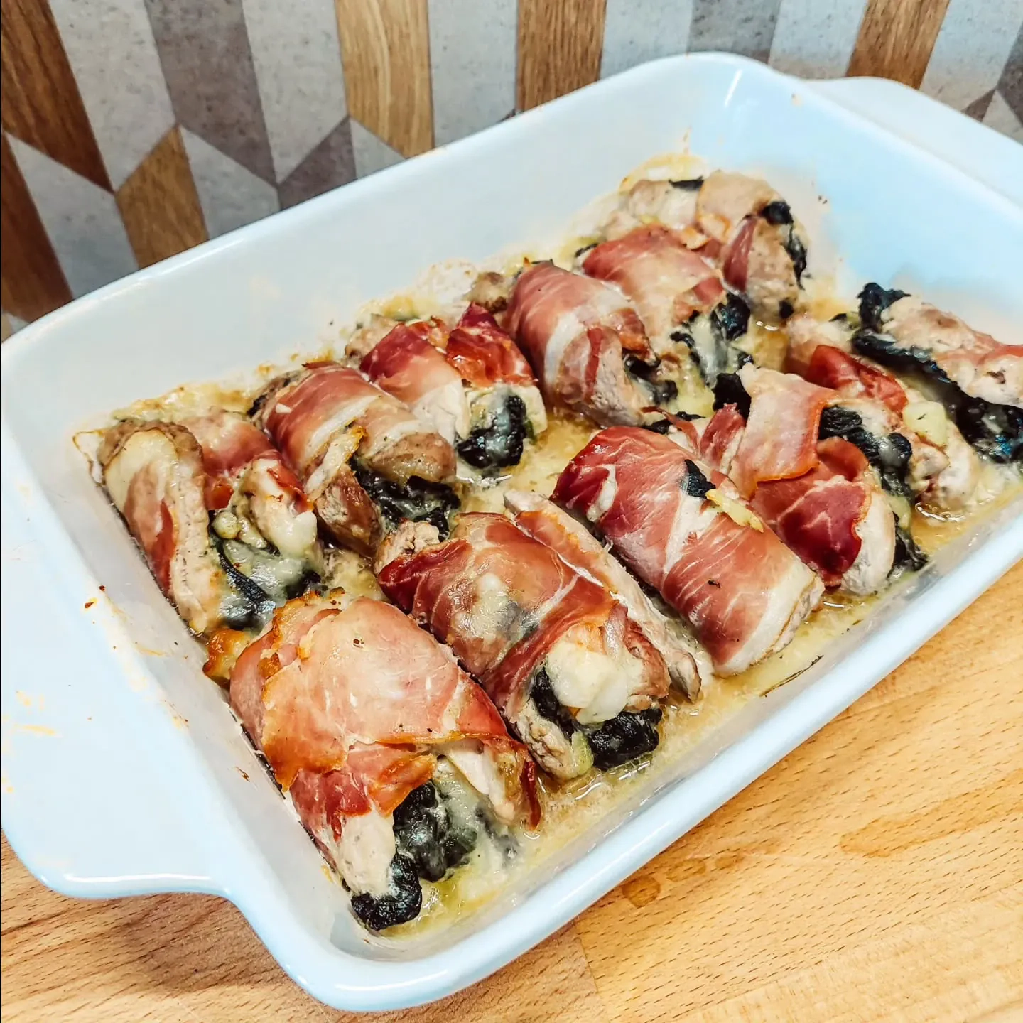 Roladki z polędwiczki wieprzowej z szynką i szpinakiem