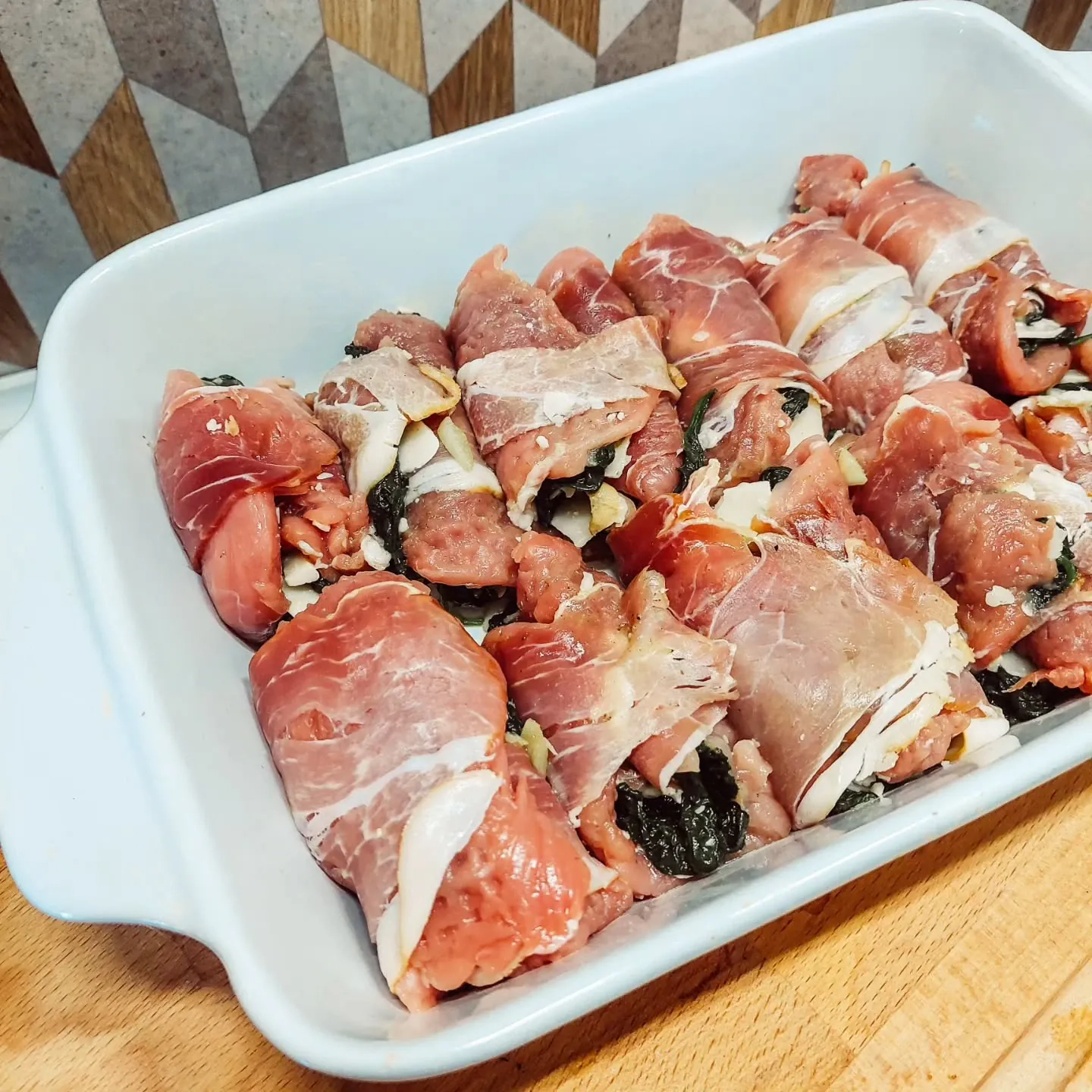 Roladki z polędwiczki wieprzowej z szynką i szpinakiem