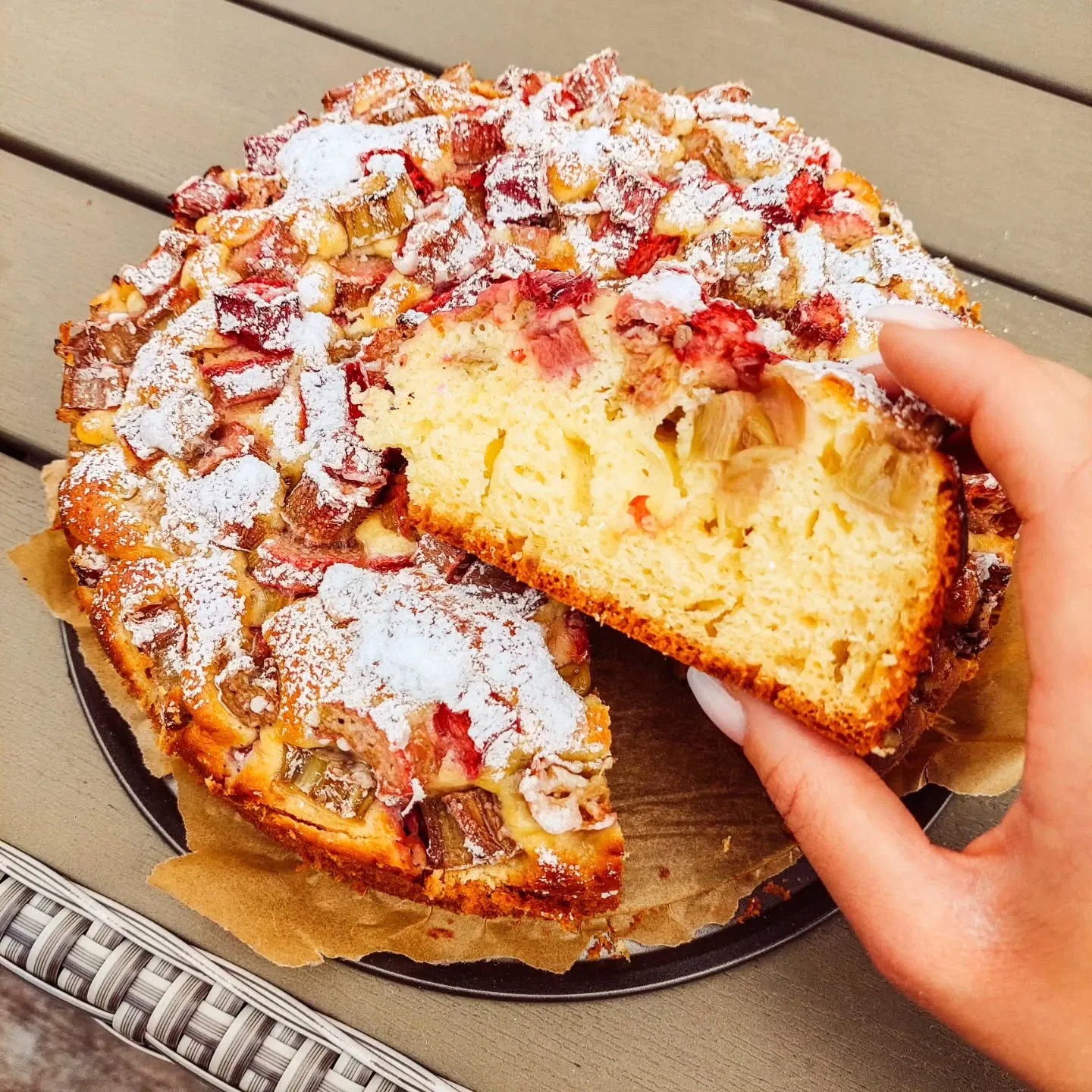 Wilgotne ciasto jogurtowe z rabarbarem jak u babci