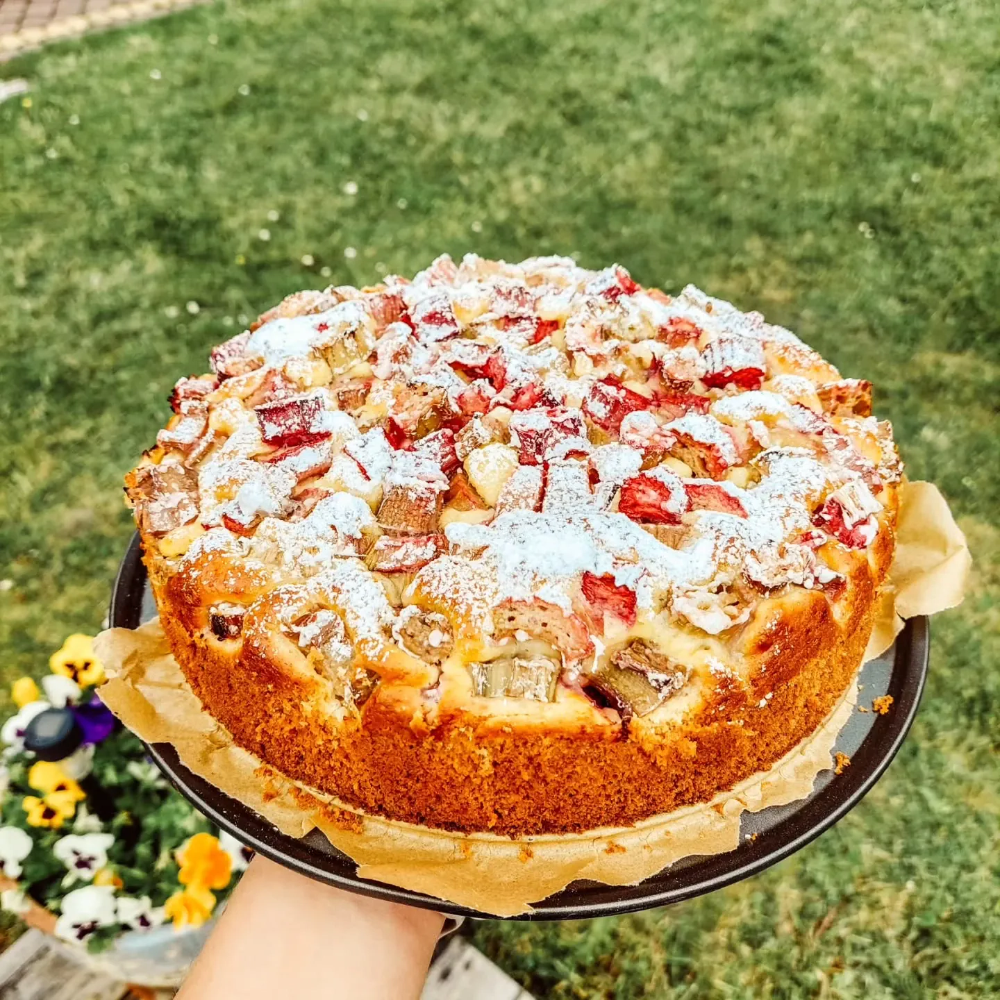 Wilgotne ciasto jogurtowe z rabarbarem jak u babci