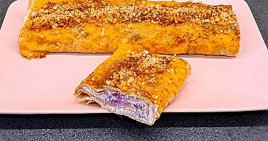 Veselīga biezpiena strūdele ar lavašu un ogām cepeškrāsnī