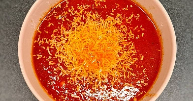 Sātīga tomātu zupa ar jūras veltēm ģimenes vakariņām