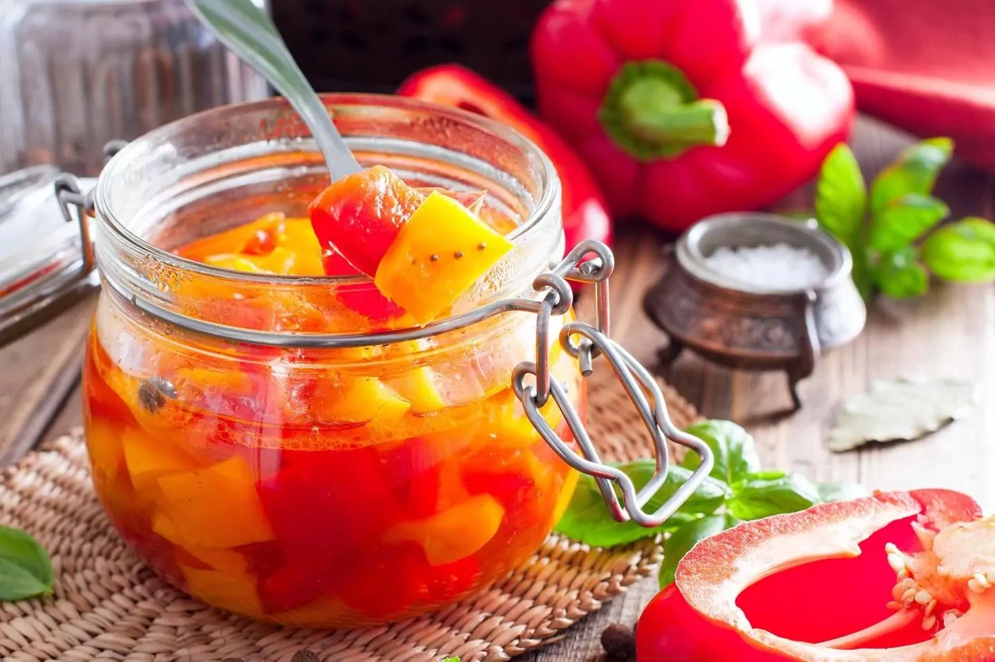 Marinuotos paprikos žiemai su actu ir augaliniu aliejumi