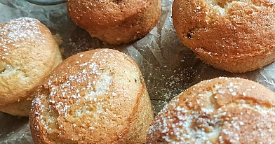 Purūs grietininiai keksiukai su razinomis