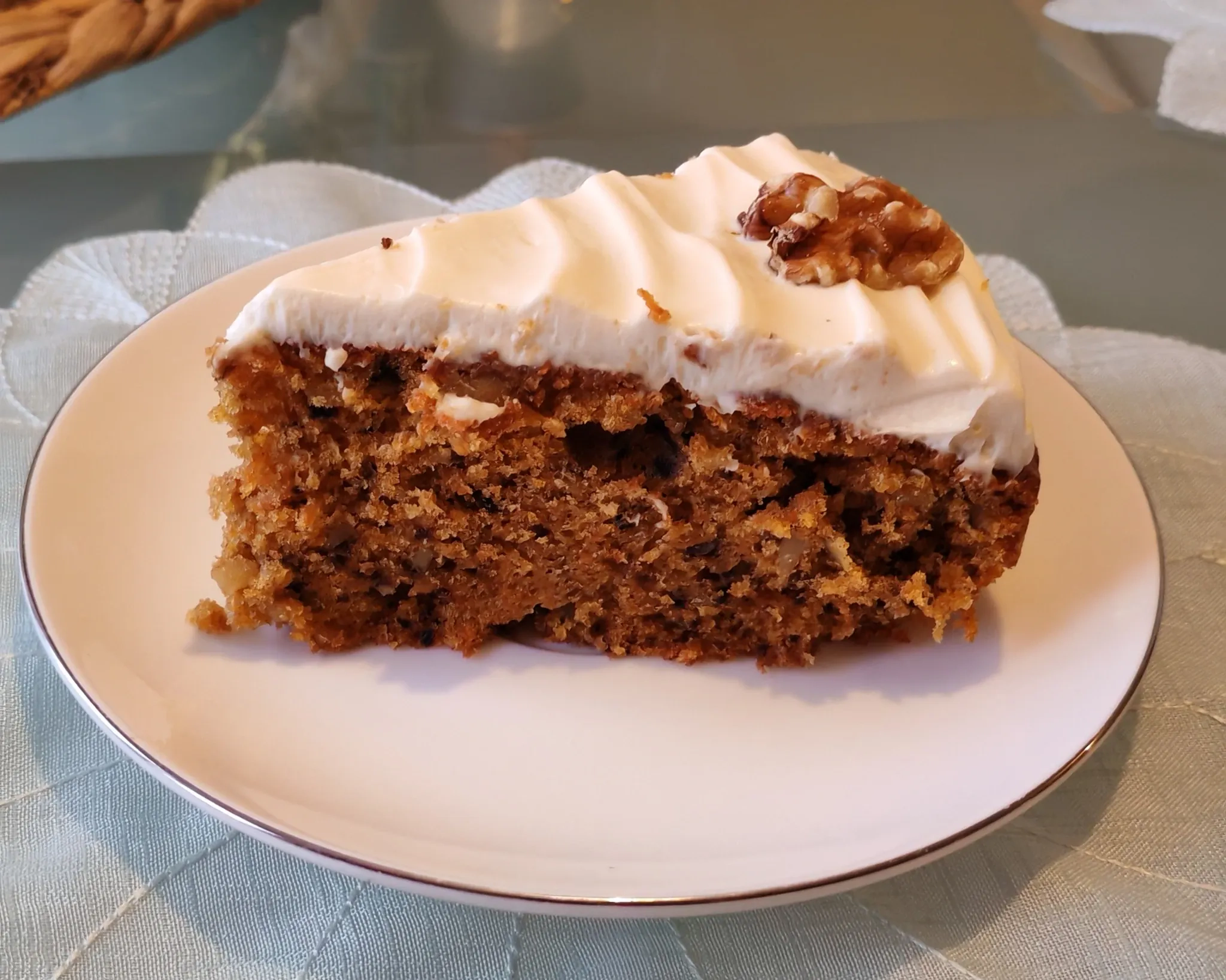 Skaniausias šlapias morkų pyragas su glajumi