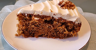 Skaniausias šlapias morkų pyragas su glajumi