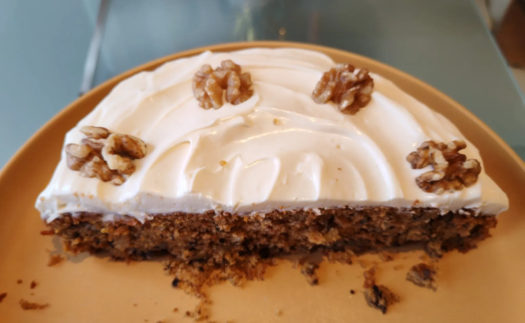 Skaniausias šlapias morkų pyragas su glajumi