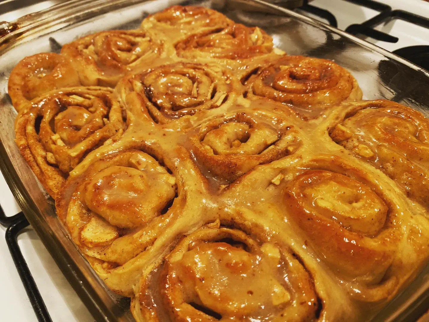 Mielinės bandelės iš šaldytuve kildintos tešlos