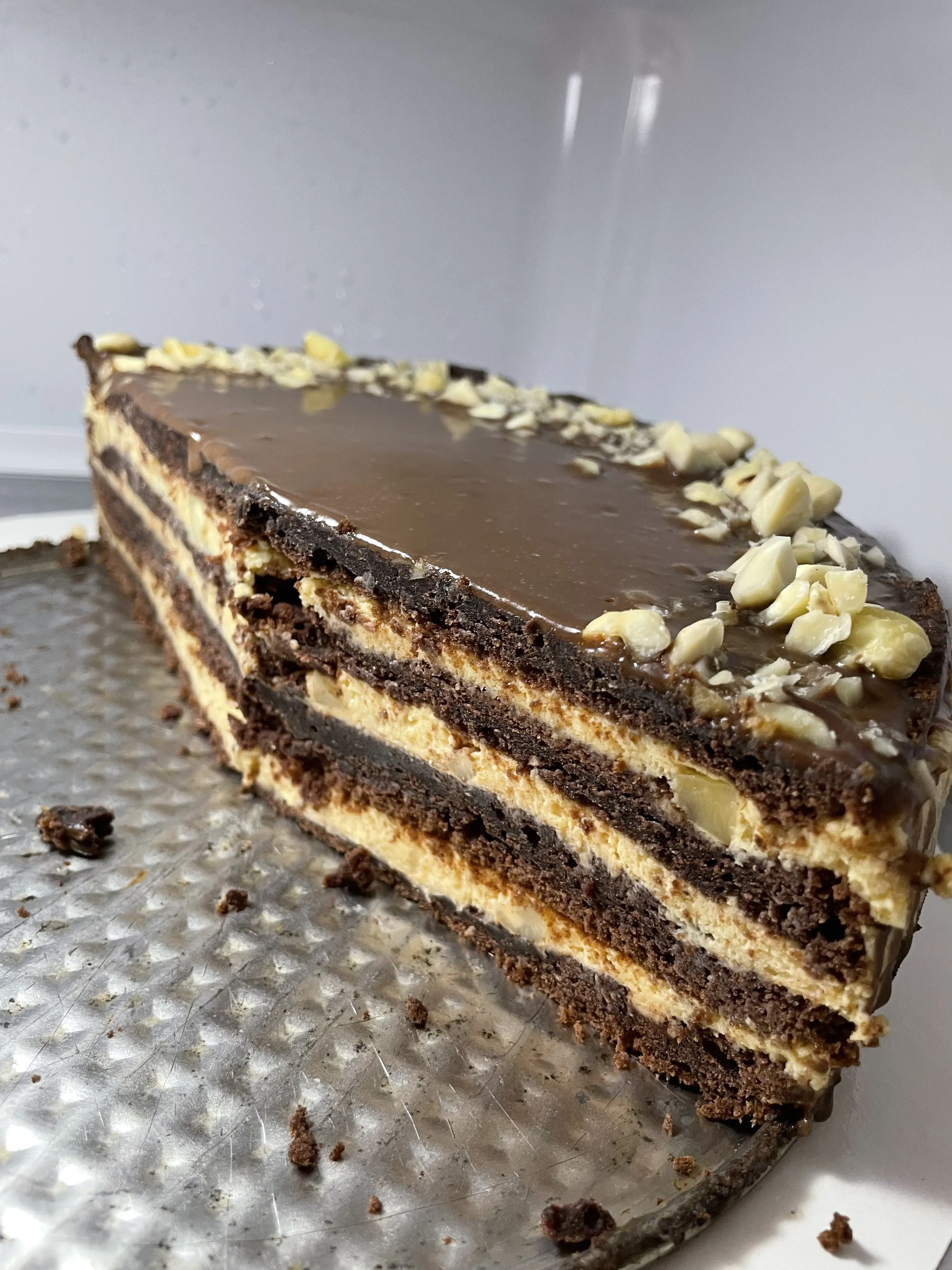 Šokoladinis tortas su lazdynų riešutais