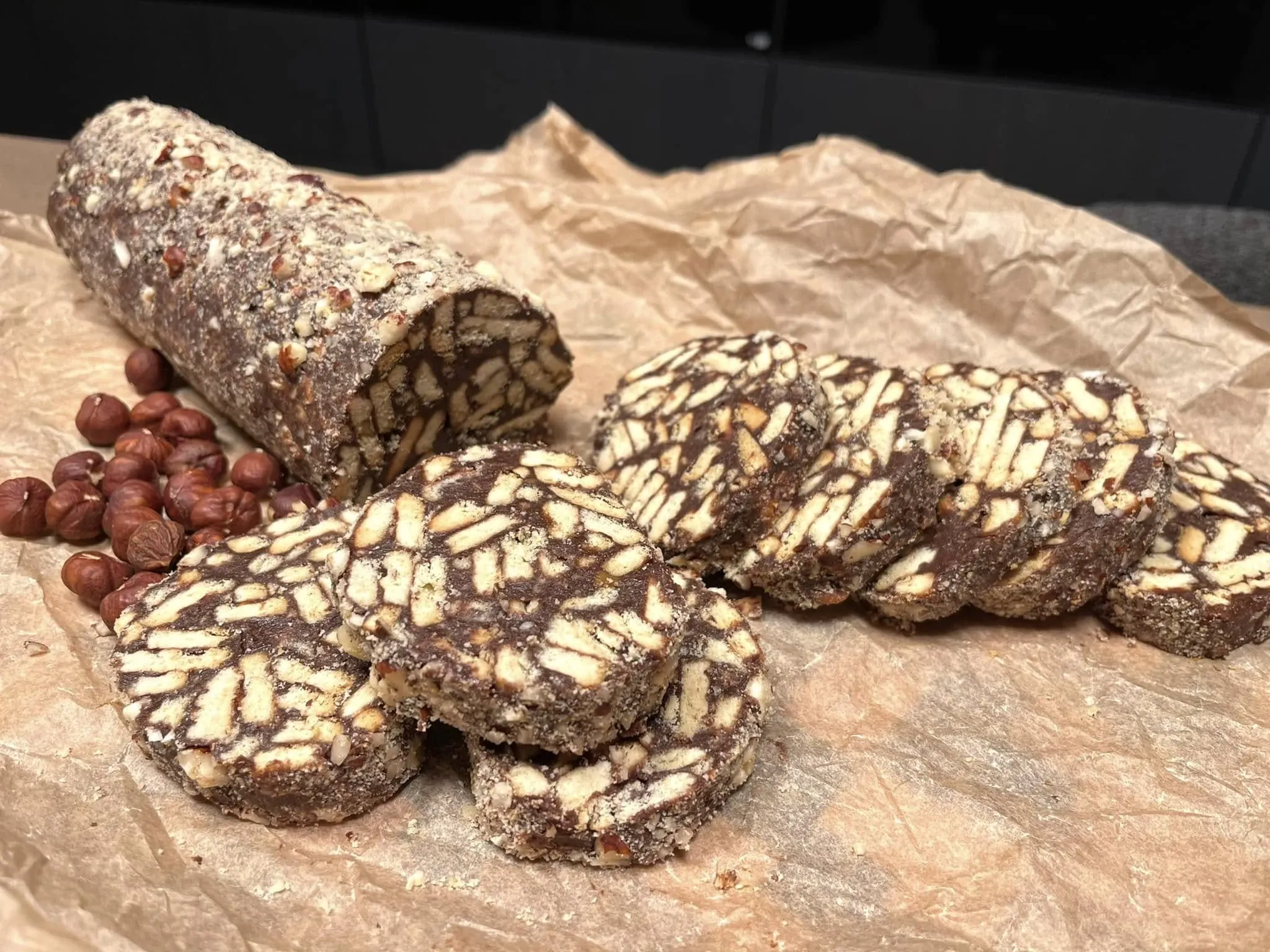 Sausaininis tinginys su riešutais ir šokoladu