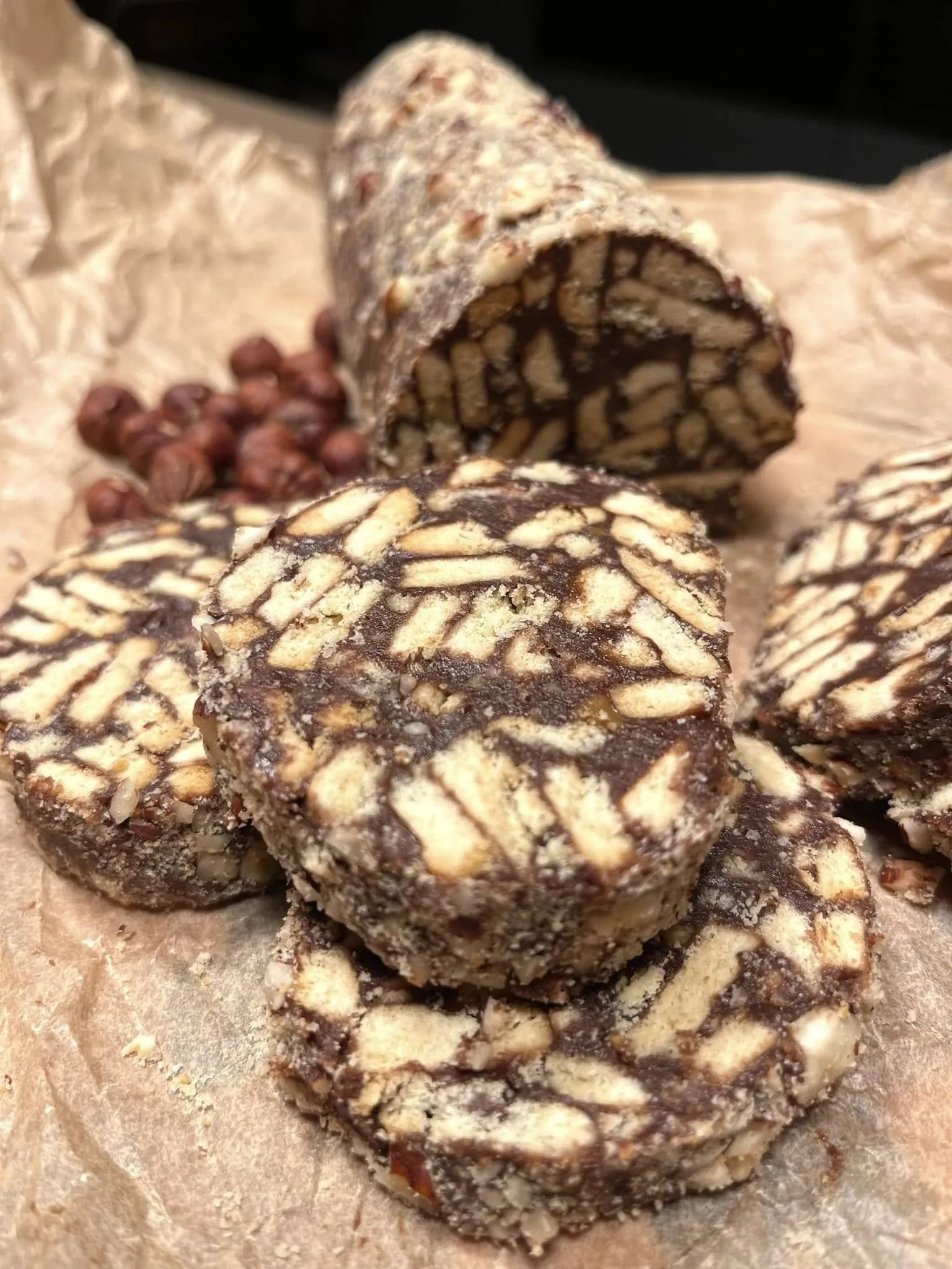 Sausaininis tinginys su riešutais ir šokoladu