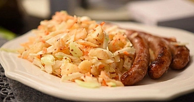 Kopūstų salotos su obuoliais ir garstyčiomis