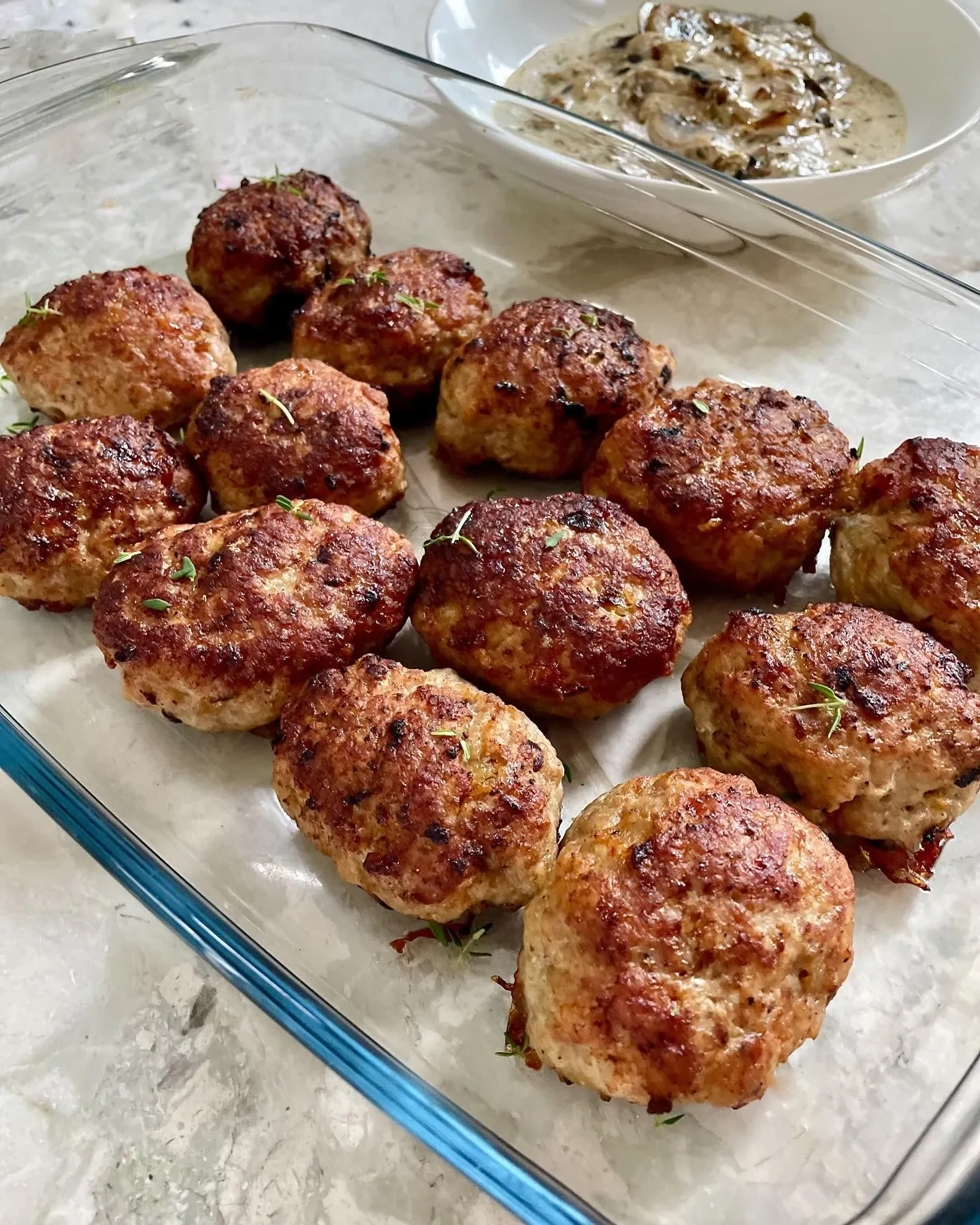 Kiaulienos faršo kotletai su morkomis ir džiūvėsėliais