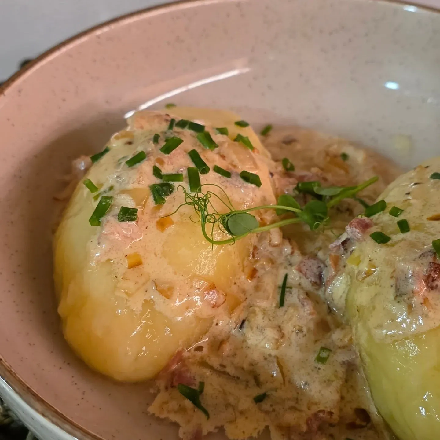 Virtų bulvių cepelinai su vištienos kepenėlėmis