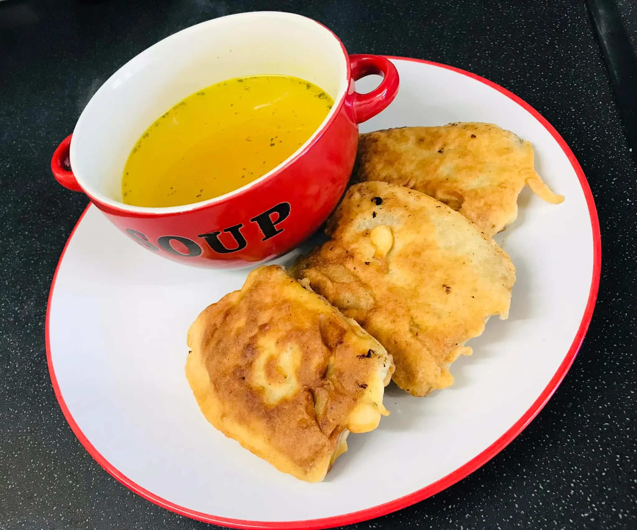 Lavašo čeburekai su faršu ir sūriu, karšto oro gruzdintuvėje