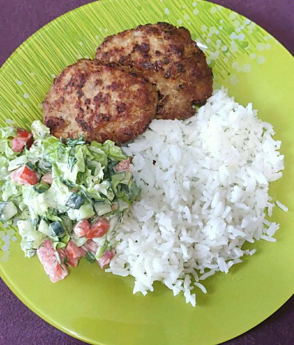 Kiaulienos faršo kotletai su morkomis ir džiūvėsėliais