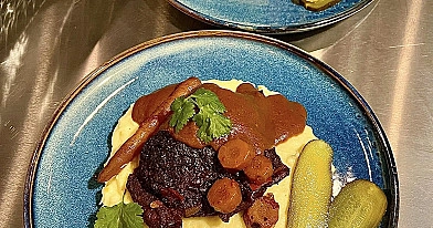 Troškinti jautienos žandai, kamado tipo grilyje