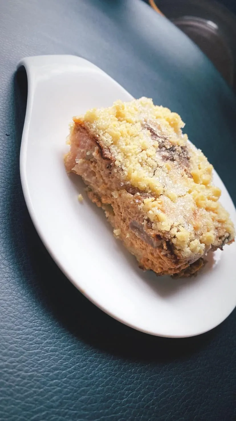 Tarkuotas - trupininis pyragas su varške ir grietinėle