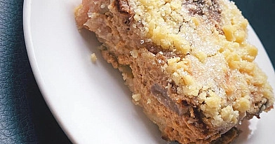 Tarkuotas - trupininis pyragas su varške ir grietinėle