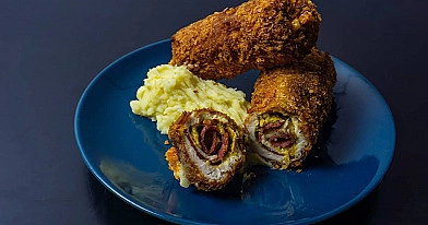 Kalakutienos suktinukai su sūriu ir saliamiu