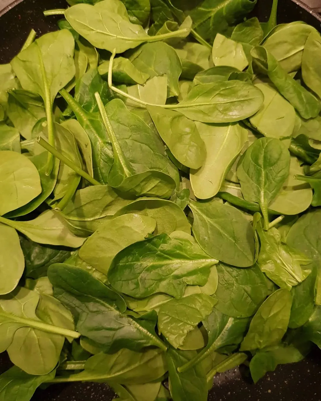 Łosoś z suszonymi pomidorami i ze szpinakiem w wersji fit