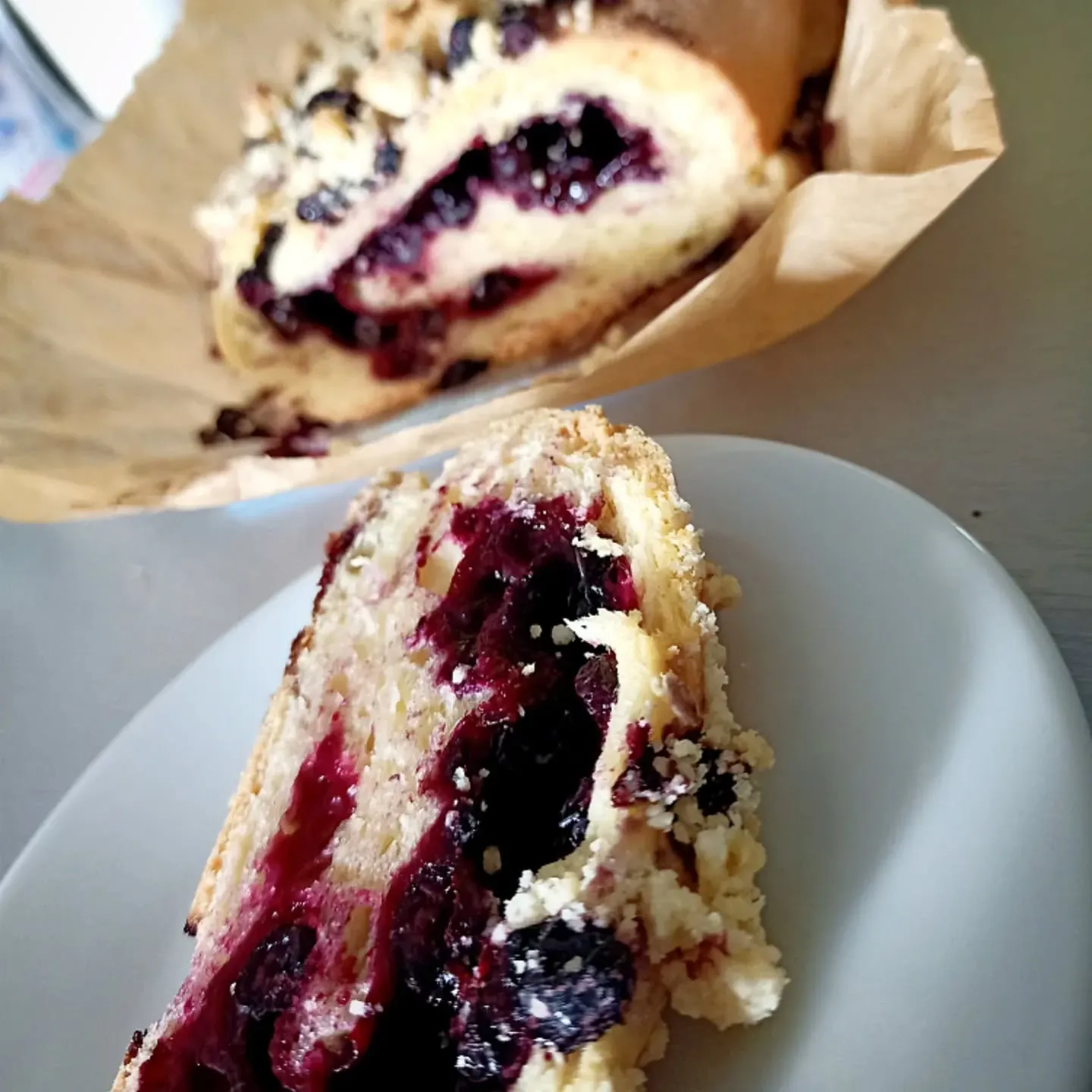 Drożdżowa strucla z jagodami i kruszonką jak z rodzinnej cukierni