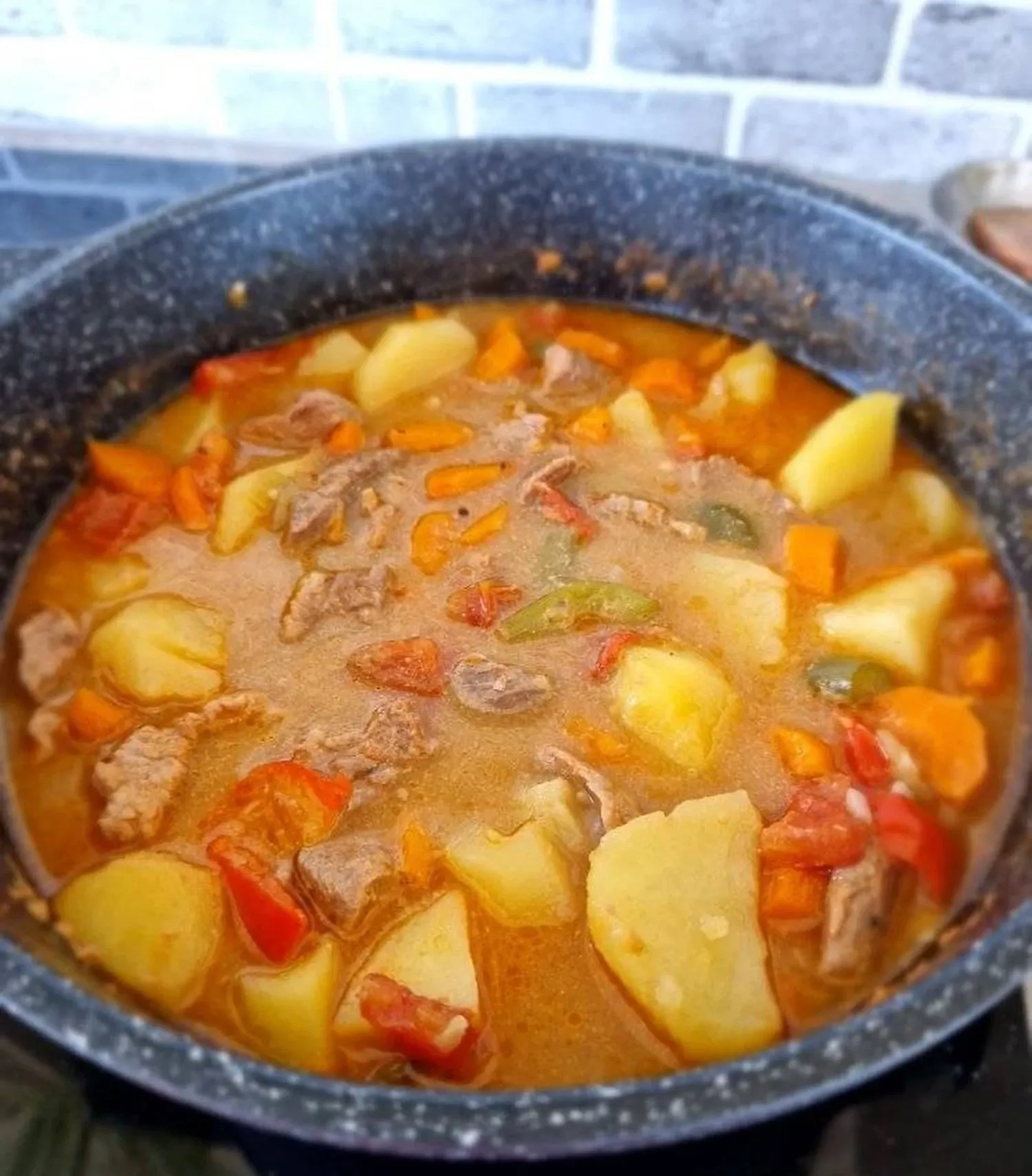 Kalakutienos šlaunelių troškinys su daržovėmis orkaitėje