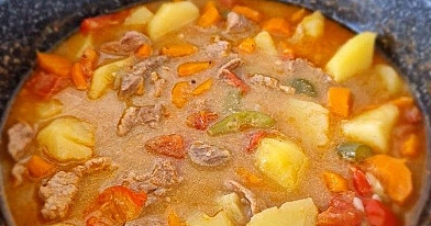 Kalakutienos šlaunelių troškinys su daržovėmis orkaitėje