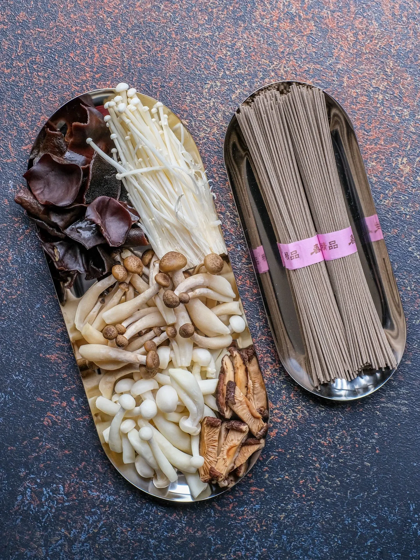 Japoński bulion wołowy z makaronem soba