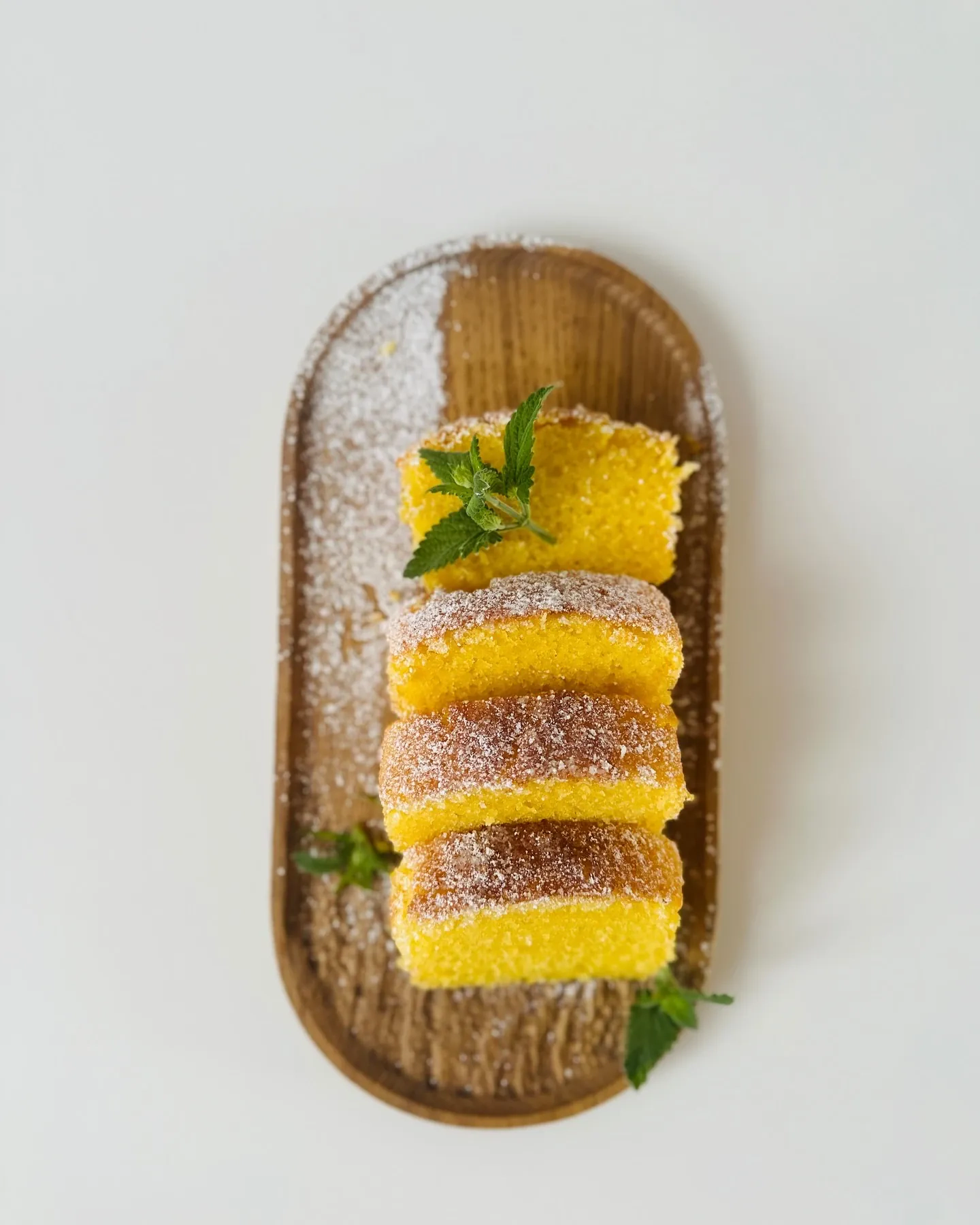 Citrusinis keksas su persikais