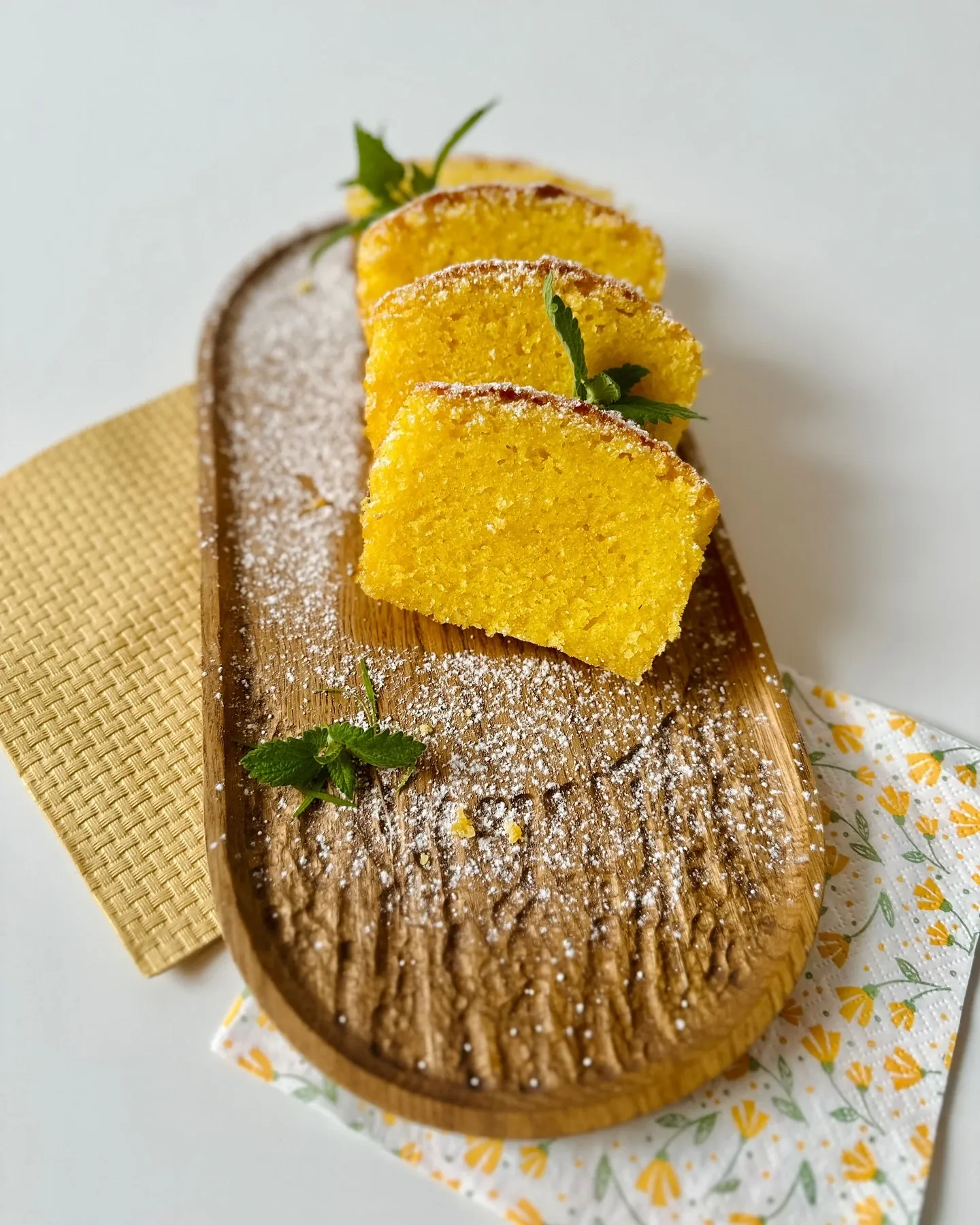 Citrusinis keksas su persikais