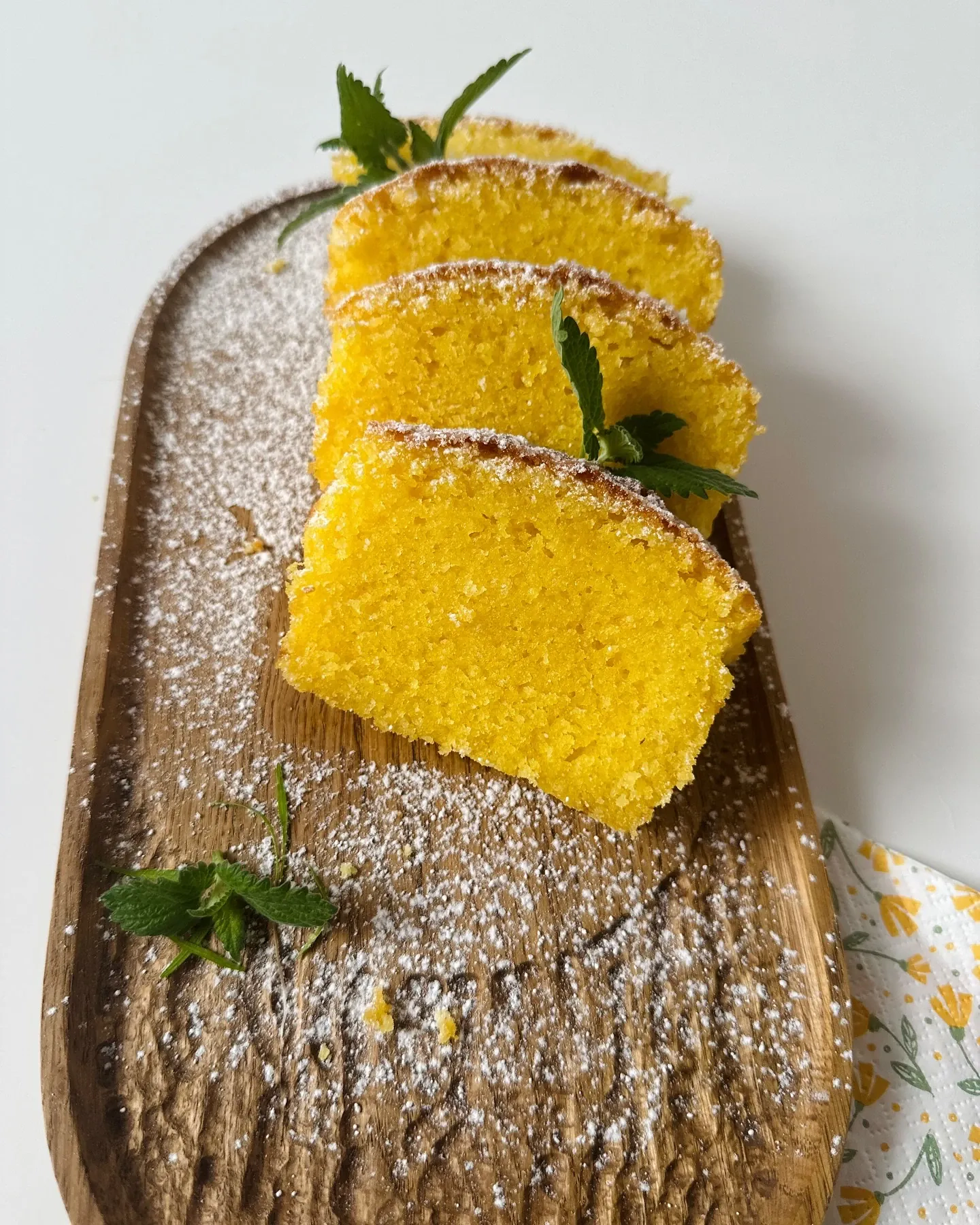 Citrusinis keksas su persikais