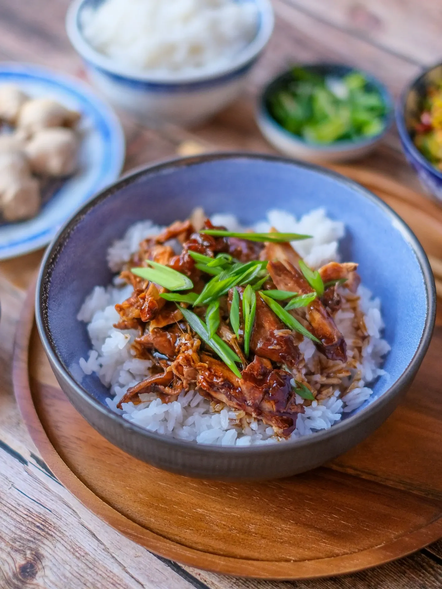 Kurczak sojowy po chińsku z ryżem jaśminowym i chrupiącą brukselką z woka