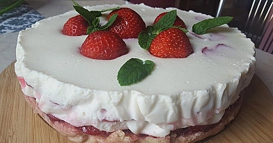 Braškinis jogurtinis tortas