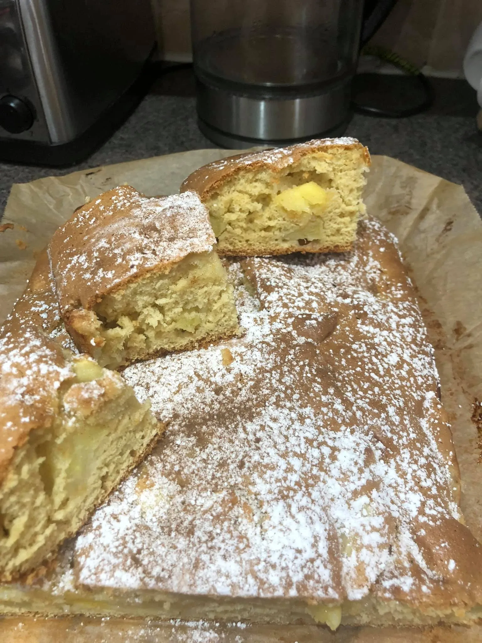 Obuolių pyragas su manų kruopomis