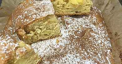 Obuolių pyragas su manų kruopomis