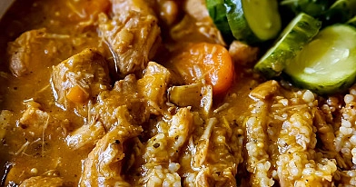 Greitas kiaulienos troškinys su pupelėmis