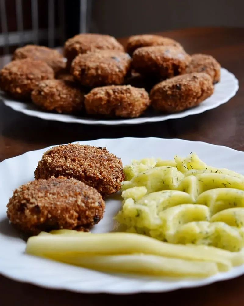 Kotlety mielone z ryżem i warzywami