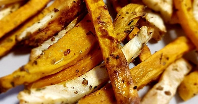 Traškios bulvytės fri, keptos karšto oro gruzdintuvėje