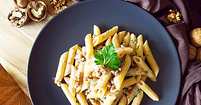 Makaron z łososiem, szpinakiem i gorgonzolą