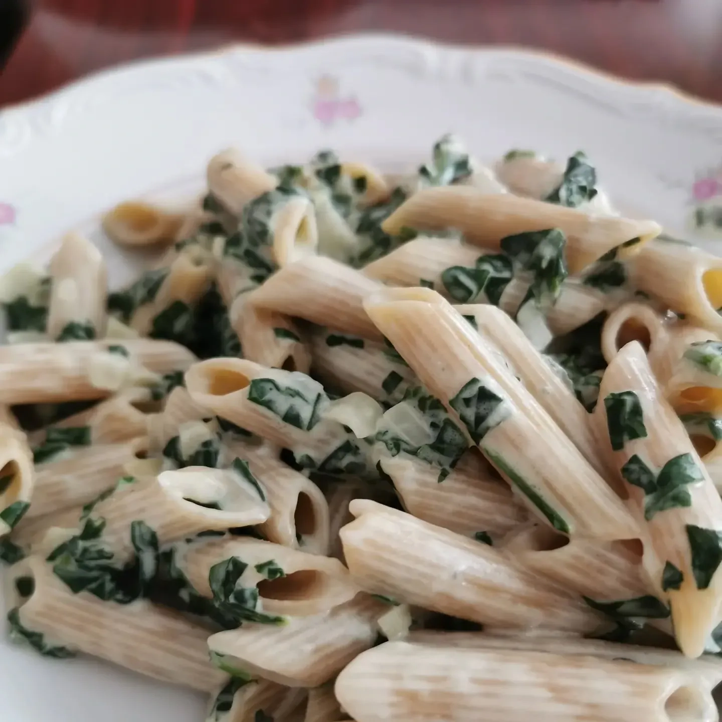 Makaron penne z gorgonzolą i szpinakiem w kremowym sosie