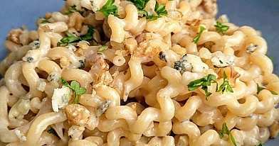 Makaron z gorgonzolą i szpinakiem i boczkiem