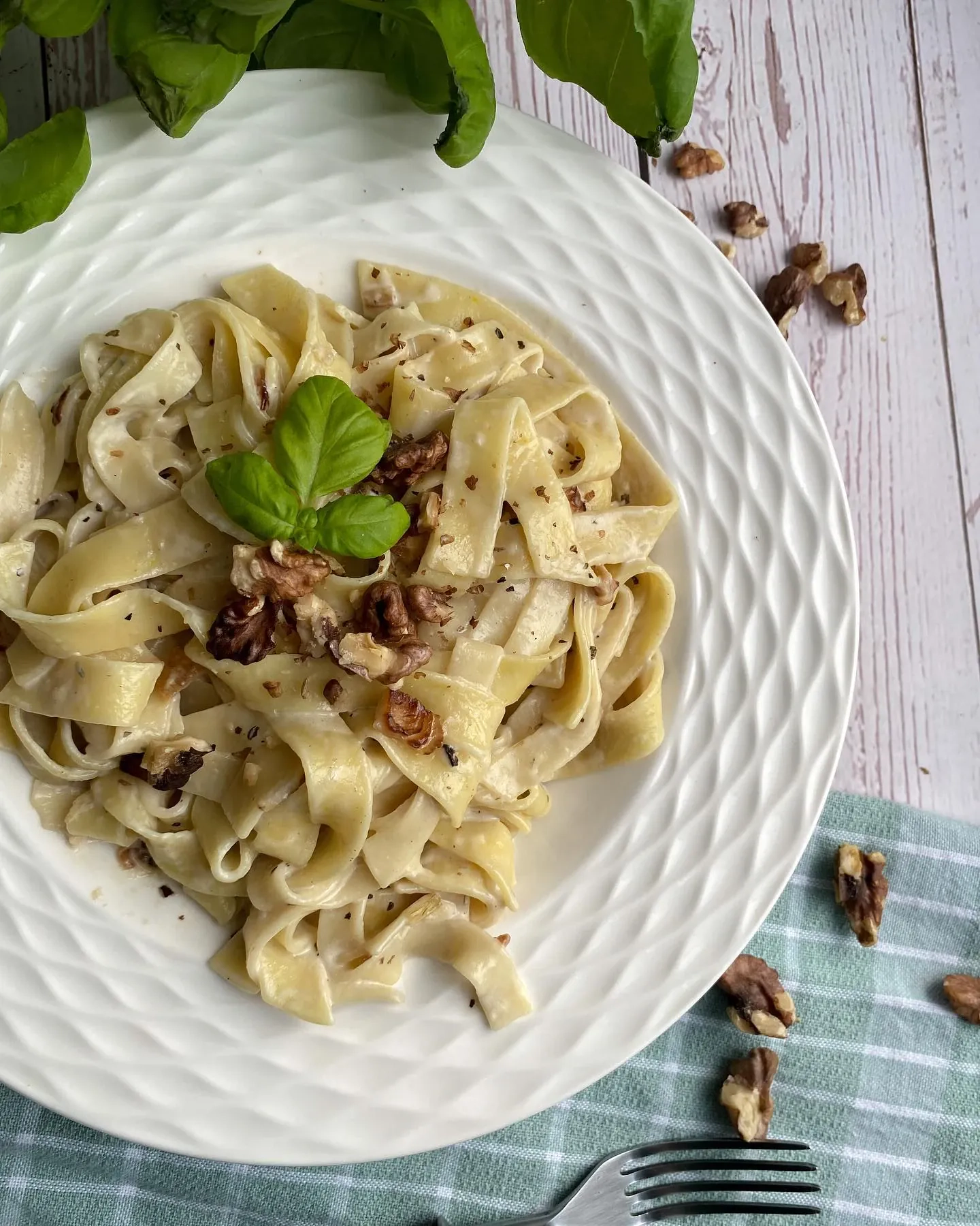 Makaron tagliatelle z gorgonzolą i orzechami włoskimi