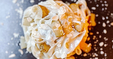 Makaron z gorgonzolą i kurczakiem i suszonymi pomidorami